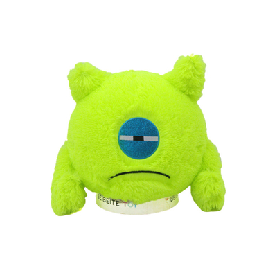 Des monstres en peluche d'Halloween en peluche verte avec une boule en PVC à l'intérieur