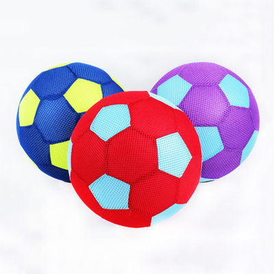 Boule de jouet gonflable légère conçue pour la coordination et l'équilibre des jeunes enfants