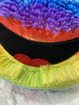 OEM ODM Accepté Les enfants souriant visage heureux Boule à poils gonflable avec yeux en 3D Arc-en-ciel