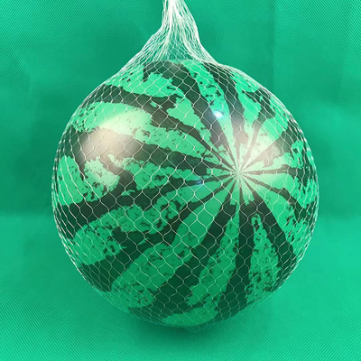 Ballon gonflable en plastique personnalisé de 22,5 cm pour l'impression en relief dans les jeux en plein air
