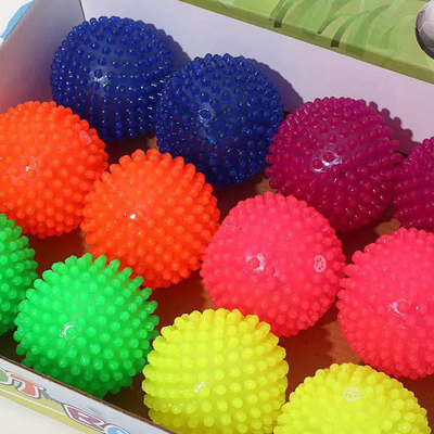 Les couleurs de la balle de volley-ball flashy et le prix abordable