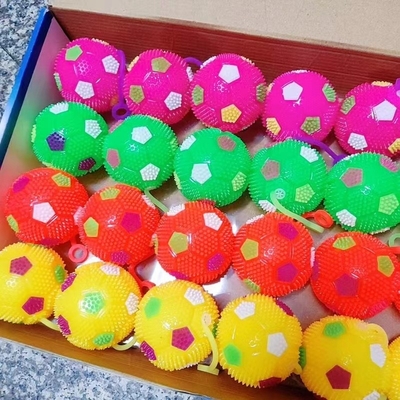 Description Boule à LED éclairée à pointes multi-couleurs clignotante Boule grincante