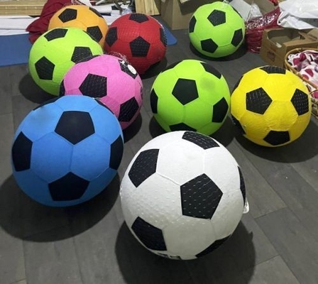 Boule de football gonflable en tissu de 50 cm douce et légère personnalisée pour vos besoins