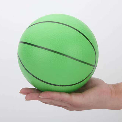 Petite boule d'eau colorée pour enfants Basket-ball Ballon de plage personnalisé LOGO Jouet en PVC mini taille