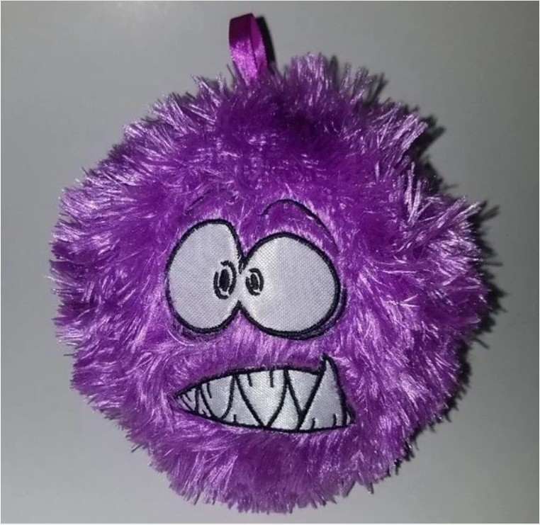 Unisexe 6 pouces Monstre à poils violets en peluche Boule ronde farcie Jouet d'animal Alien Matériau de boule intérieure en PVC